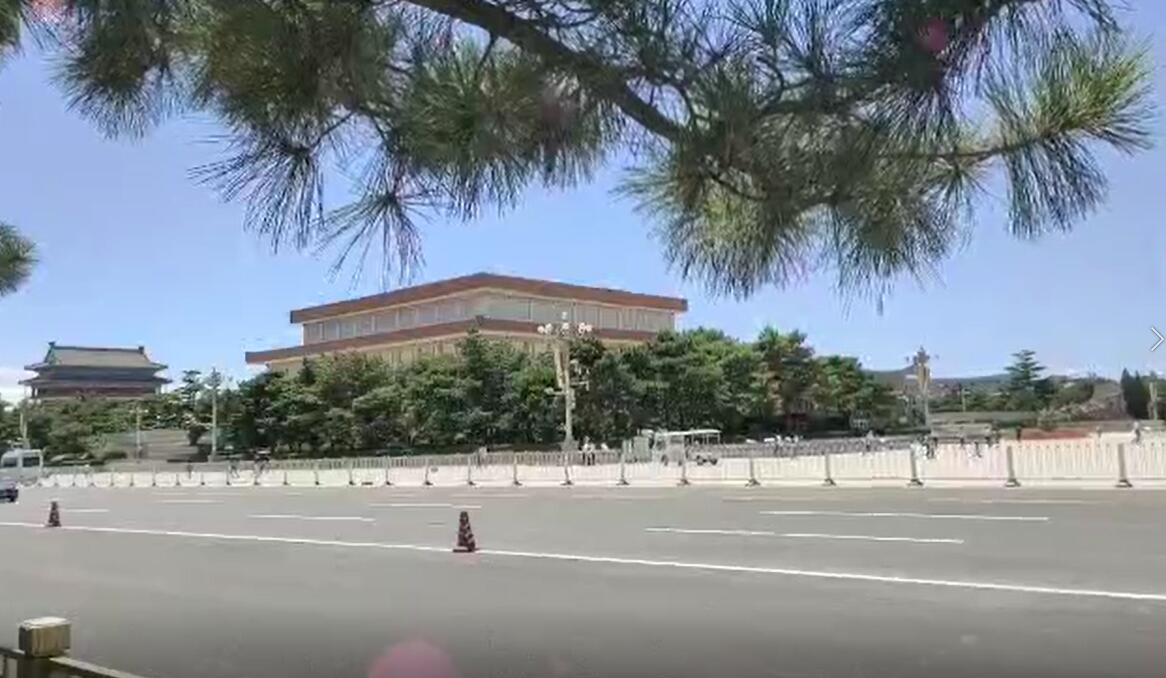 老红军战士周明街受集团董事长魏建辉邀请到娄底游览